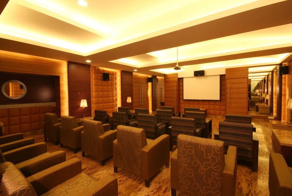Hotel Millennium Park Панчгани Экстерьер фото
